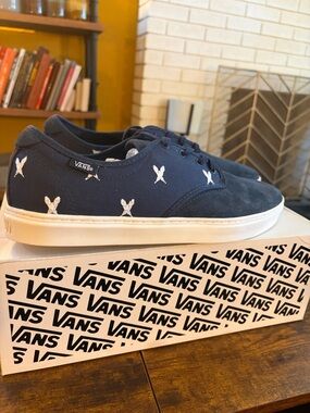 VANS OTW 11 Ludlow/Navy Canvas Low-Top w/ White Feather Embroidered Detail NIB